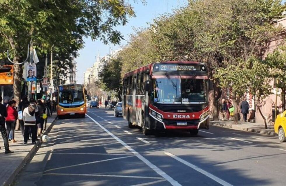 La Municipalidad de Córdoba anunció un aumento salarial para  choferes del trasporte urbano