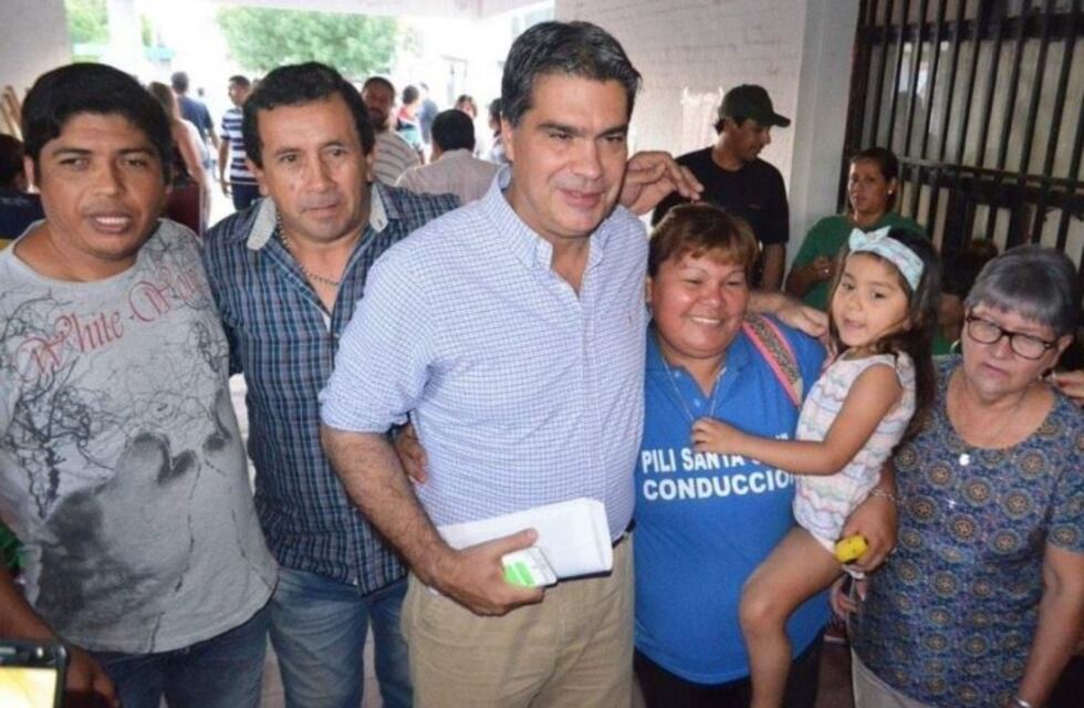 Jorge Capitanich entregó herramientas de trabajo a delegaciones municipales