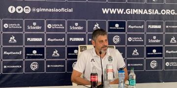 "Me ofrecen 80 jugadores por día", reveló Darío Ortiz, técnico de Gimnasia