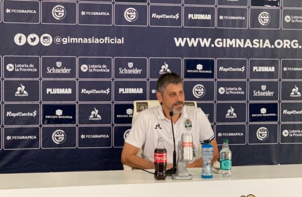 "Me ofrecen 80 jugadores por día", reveló Darío Ortiz, técnico de Gimnasia