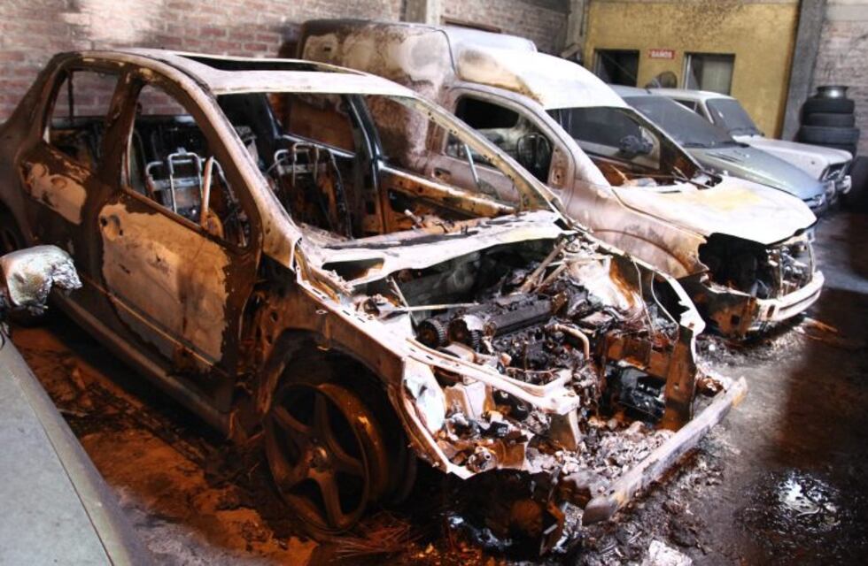 Una agencia de autos ardió en llamas y hubo pérdidas millonarias