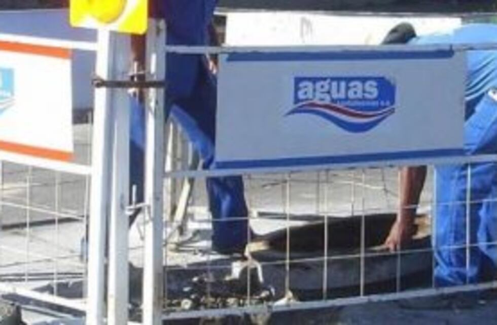 Por reparación de cañerías, hay tránsito interrumpido en Balcarce 99