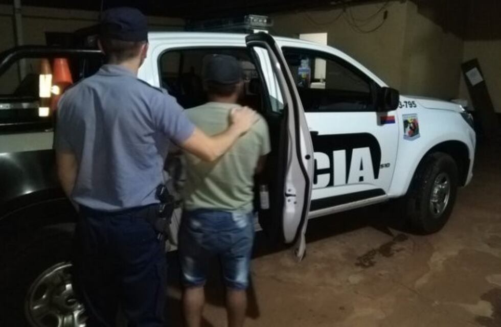 Camionero manejaba borracho, desbarrancó y terminó detenido