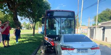 El conductor, de 26 años, fue hospitalizado con lesiones leves\u002E