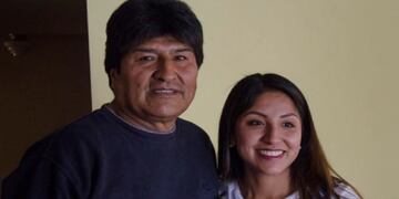 Evo junto a su hija Evaliz Morales Alvarado (Foto Archivo)