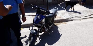 Violencia de género: su ex la tiró de su motocicleta y la agredió con un destornillador