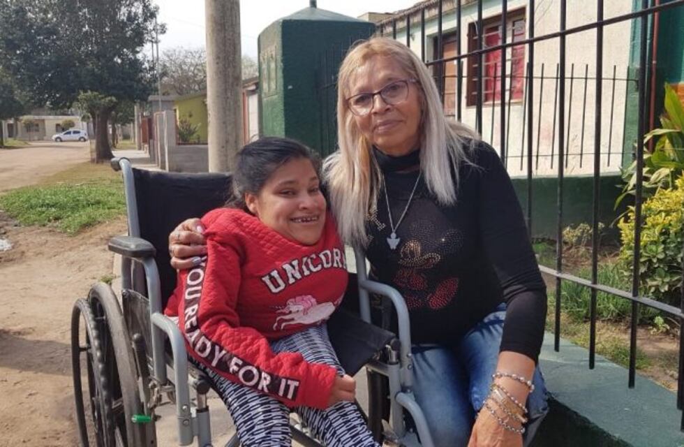 Emoción a flor de piel: Helen ya tiene su silla de ruedas