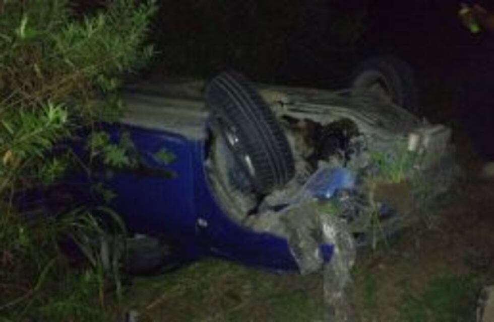 Un auto despistó y cayó de un puente en la autopista a Santa Fe