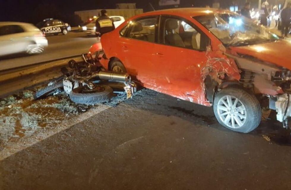 Impresionante persecución policial en Acceso Este