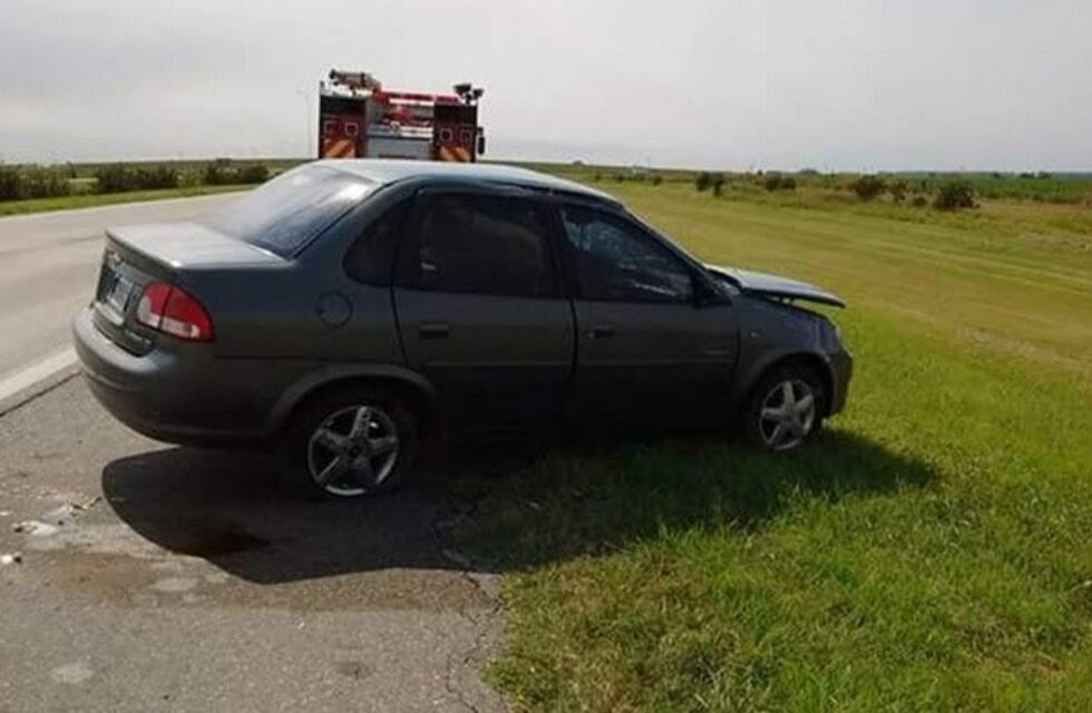 Murió al volcar en la autopista Córdoba - Rosario