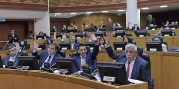 Legisladores de Tucumán congelan sus dietas por 180 días\u002E (Legislatura de Tucumán)