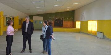 Gay supervisó las obras en la escuela 68