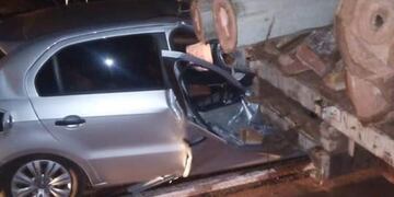 El auto que chocó al camión cargado de madera en Posadas\u002E
