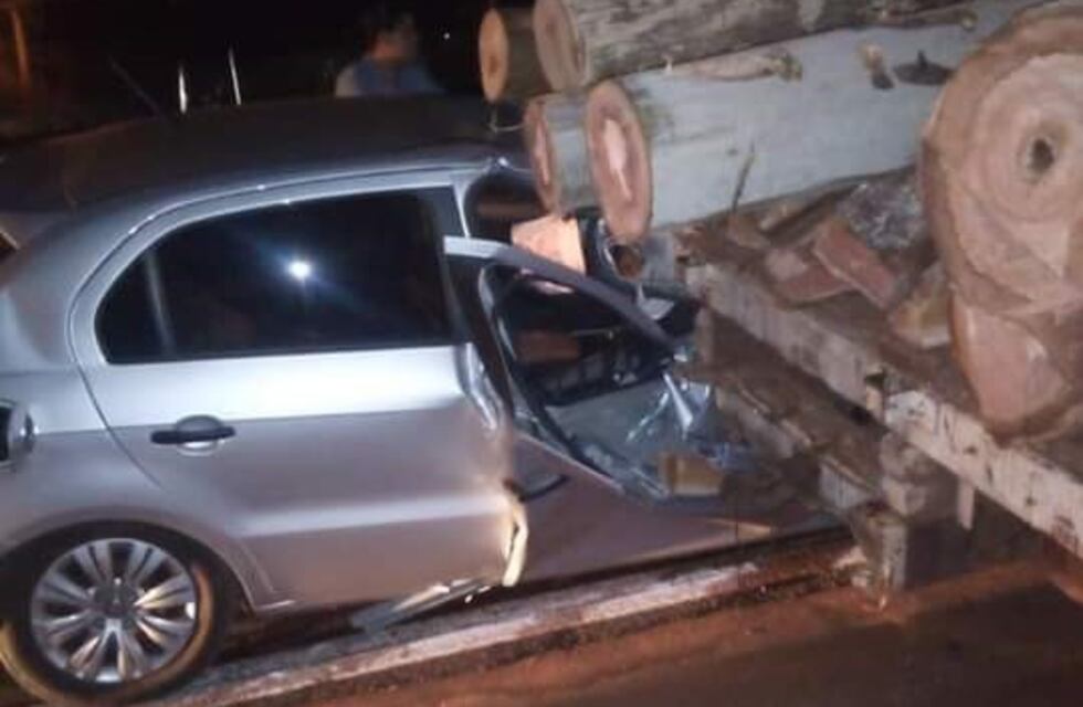 Choque en la Ruta 105 entre un auto y un camión que circulaban hacia Garupá