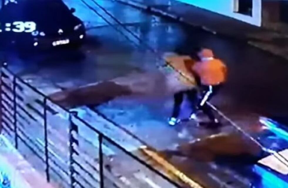 El violento asalto de dos motochorros a una mujer en La Falda