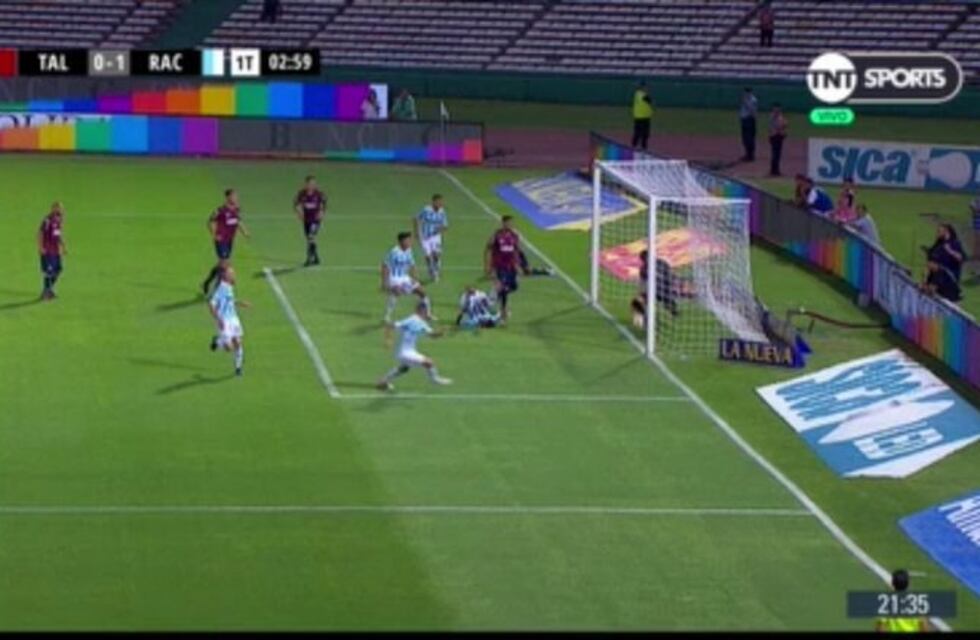 La increíble sucesión de errores de la T en el gol de Racing: ¿entró o no la pelota?