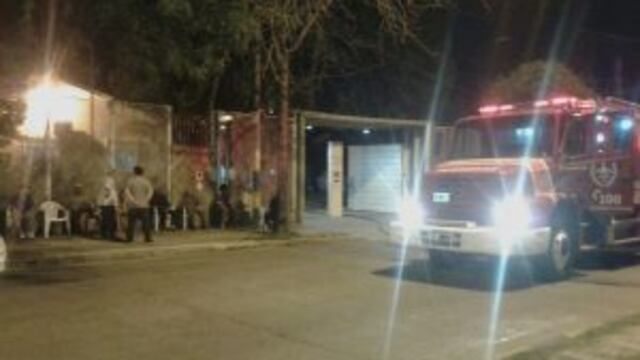 Las llamas produjeron dau00f1os dentro del inmueble pero no hubo vu00edctimas.