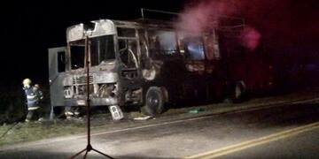 Incendio en la ruta de un motorhome que se dirigía al Rally de Casilda\u002E