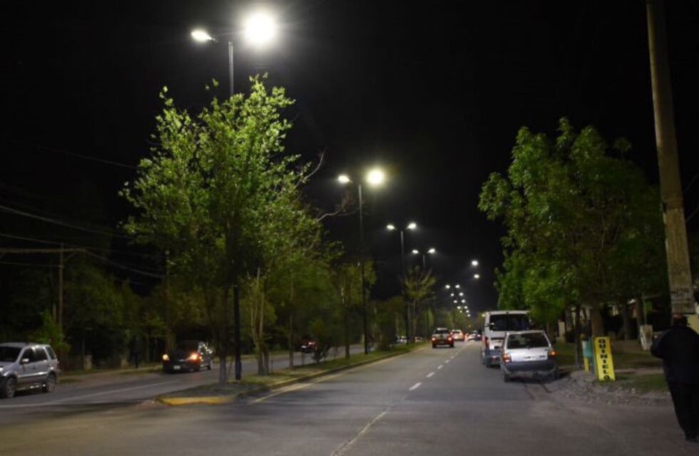 Presentaron la nueva luminaria LED en la avenida Manuel de Falla
