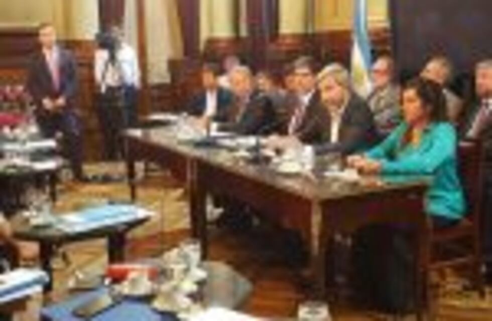Frigerio y Stanley respondieron dudas sobre el Presupuesto 2017 en el Senado