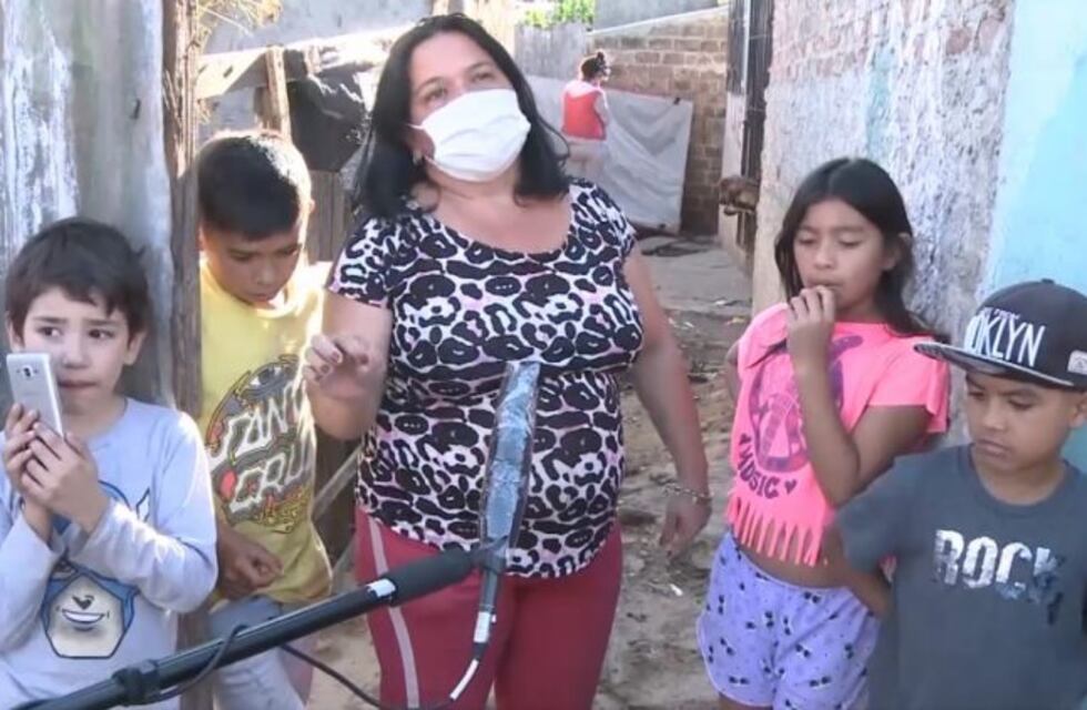 Villa Itatí: sin testeos y con las cloacas desbordadas, los vecinos dicen que están "a la deriva"
