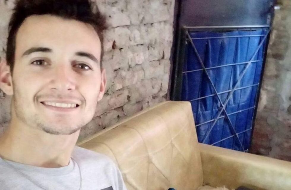 Un joven chocó en moto contra un camión y está internado en grave estado