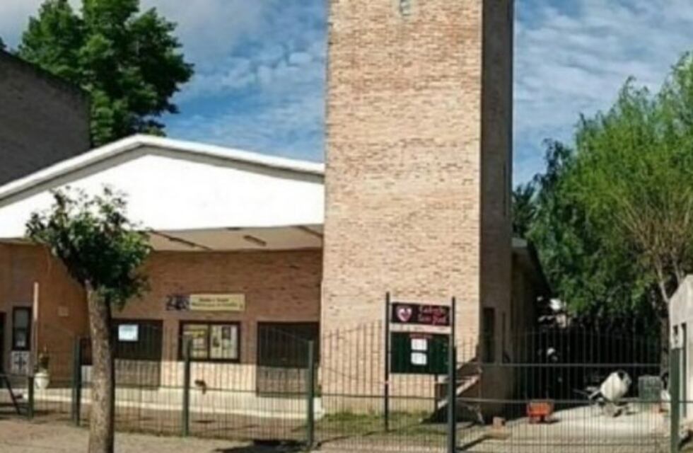 Alumnas de un colegio religioso de Pilar denuncian que quieren prohibirles las polleras cortas