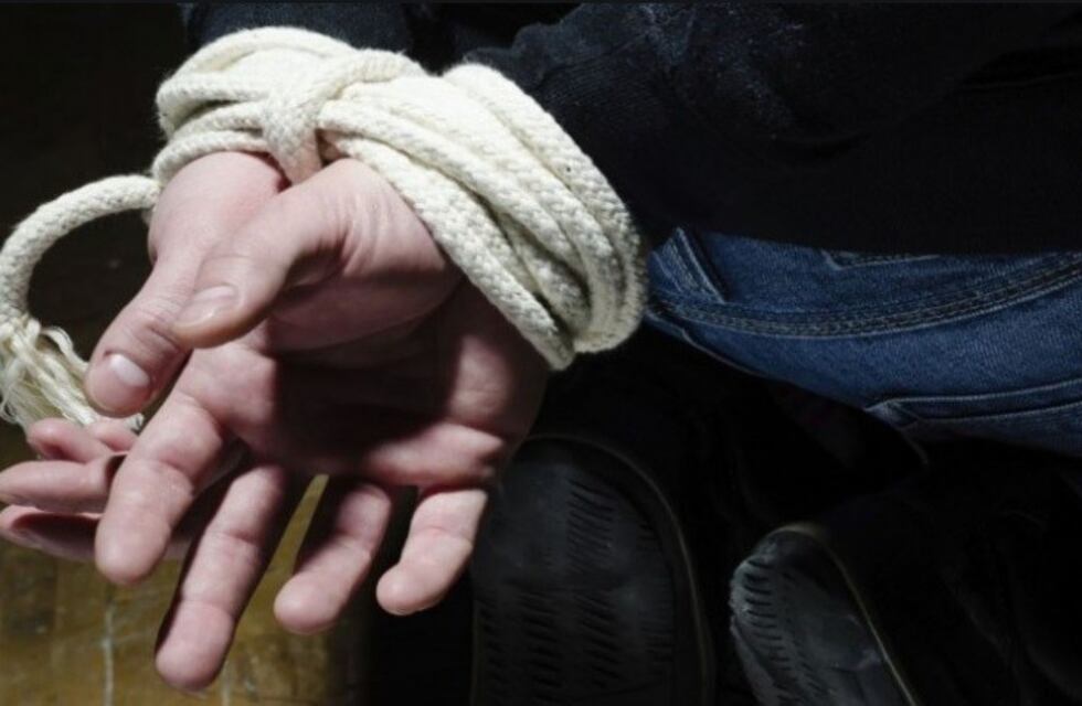 Tres delincuentes maniataron y golpearon a una familia en San Luis