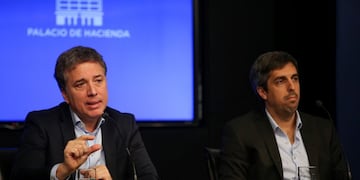 Dujovne: "En el Riesgo País está impactando la incertidumbre política"