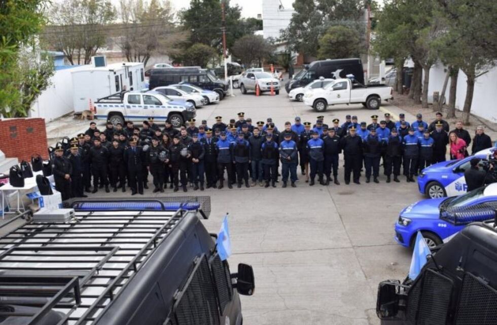 Entregaron móviles y chalecos balísticos para Caleta Olivia