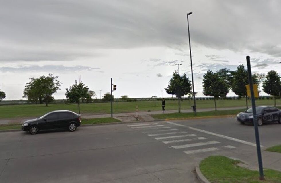 Se cayó al río, su compañero quiso ayudarlo y debieron ser rescatados por Prefectura