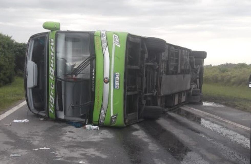 Suman 35 los heridos por el vuelco del colectivo de Tigre Iguazú