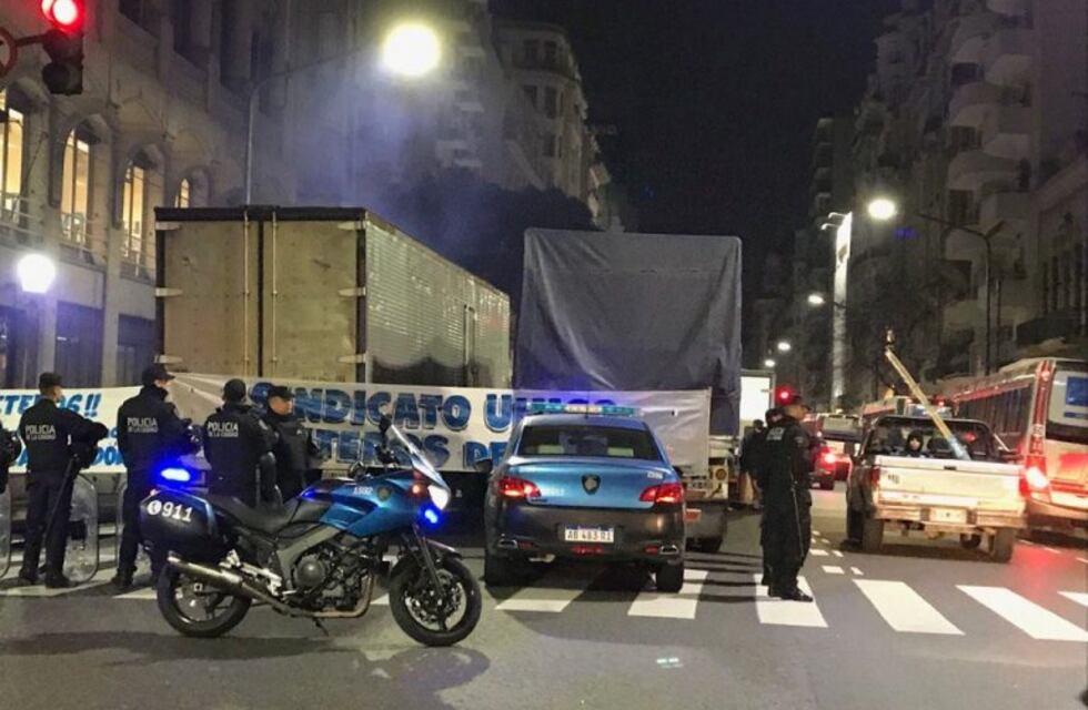 Fleteros protestan frente al Ministerio de Trabajo en reclamo de elecciones sindicales libres