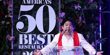 El chef del restaurante peruano Maido, Mitsuharu Tsumura, ercibió el premio al mejor restaurante de América Latina en 2018\u002E