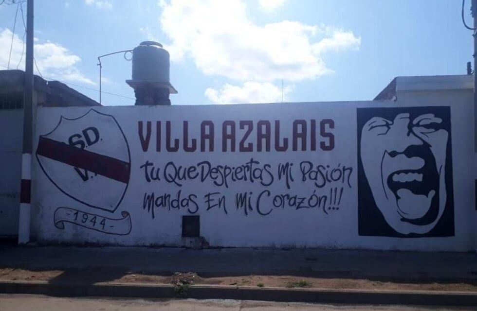 Hinchas de Villa Azalais hacen un mural y esperan que la Mona vaya a firmarlo