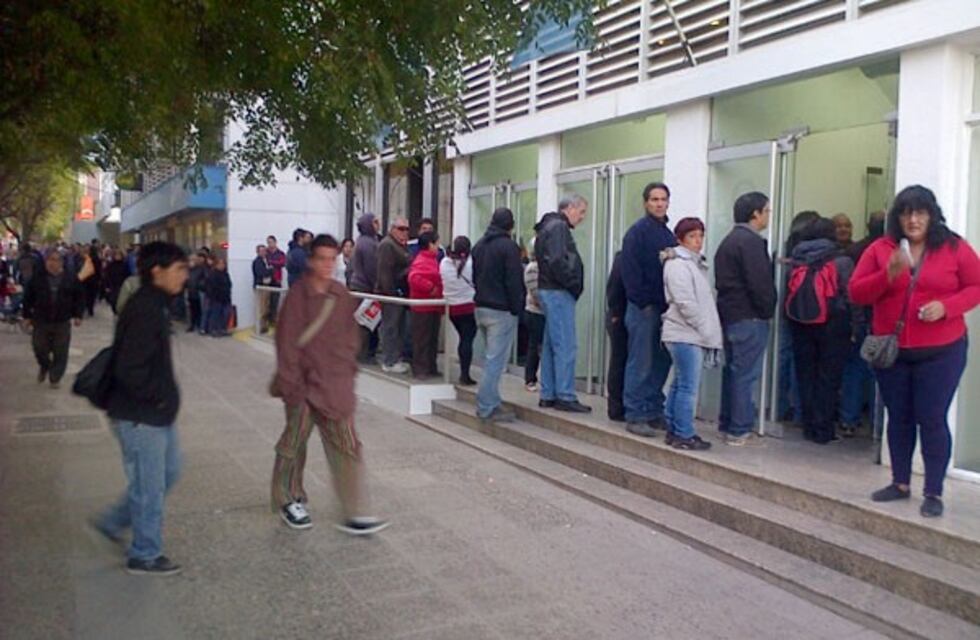 El viernes comienza el pago de sueldos a los estatales