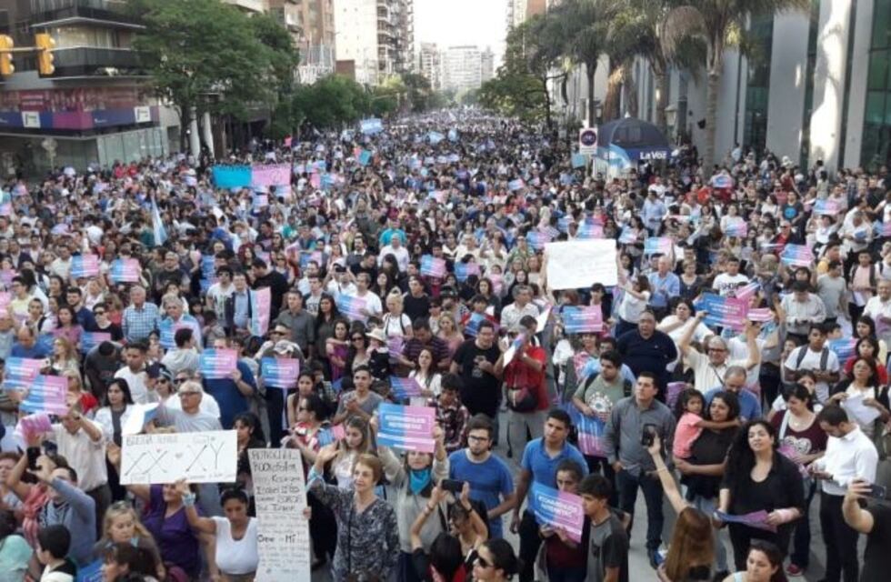 Marcha en Córdoba: "Con mis hijos no te metas"