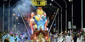 Carnaval del País - Comparsa Papelitos\nCrédito: Carnaval del País