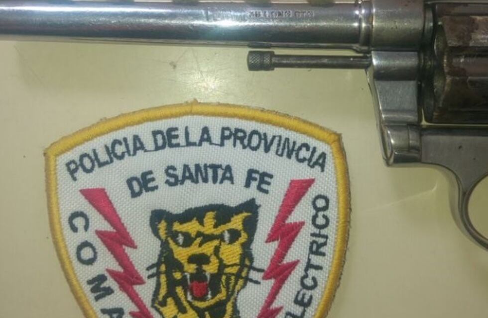 Detuvieron a dos colombianos armados en motocicleta sobre Avenida Pellegrini