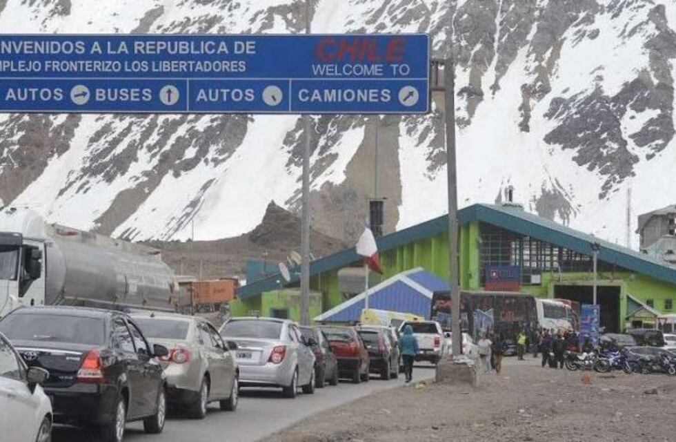 El Papa en Chile: se reabrió el paso fronterizo con largas filas de espera