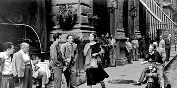 Quisiera ser papel para envolverte, bombón