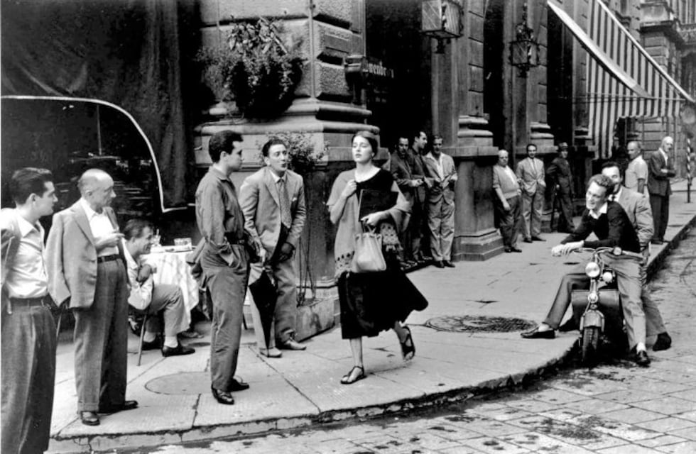 Quisiera ser papel para envolverte, bombón