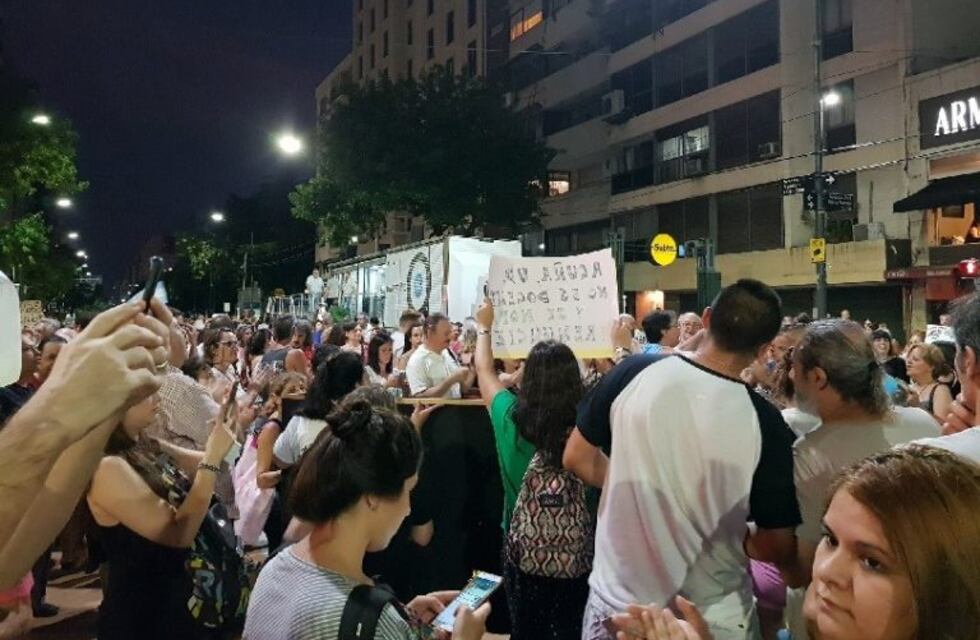 Hay "ruidazos" en todo el país en contra de los aumentos de tarifas