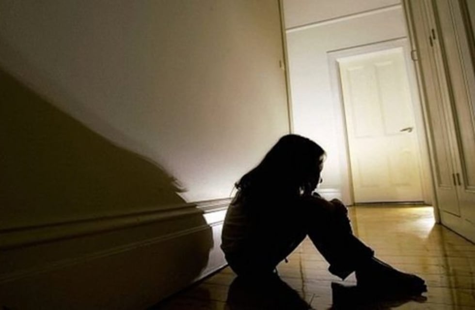 Una menor dio a luz una beba y detuvieron al padrastro por abuso