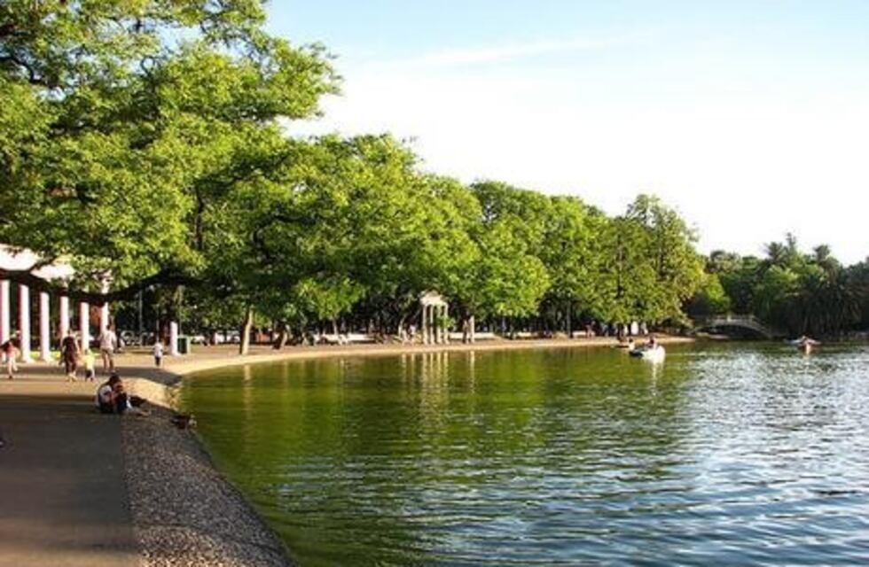 Vandalismo en el laguito del Parque Independencia: dañaron las lanchas a motor
