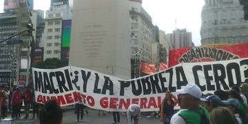 Organizaciones sociales marchan desde el Obelisco hasta Congreso\u002E (Foto: Twitter)