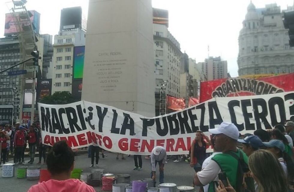 Organizaciones sociales realizaron la "Marcha de las Ollas Vacías" al Congreso