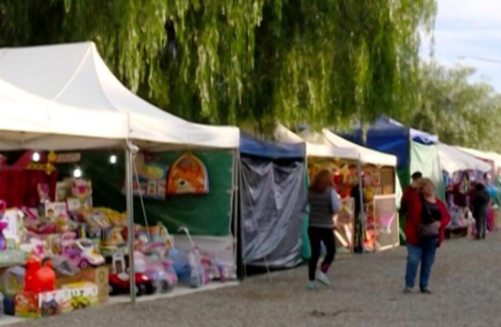 Este jueves se instaló la Feria del Juguete en Acceso Norte