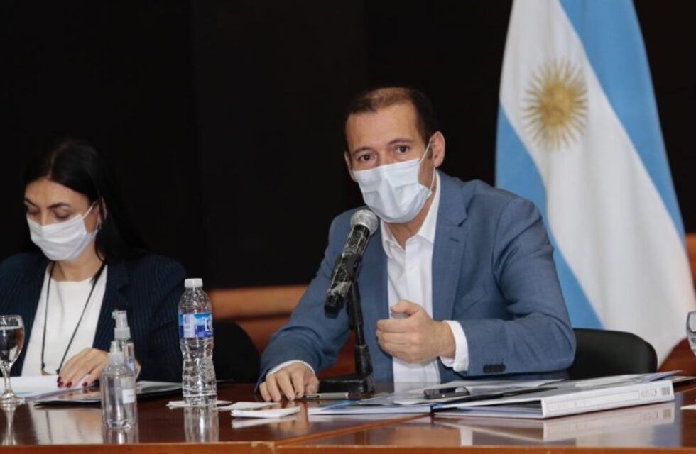 Gutiérrez autoriza el fútbol metegol y el automovilismo en Neuquén