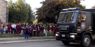 Imagen archivo\u002E Los llamados por amenazas de bombas generan costos altos para el Estado\u002E